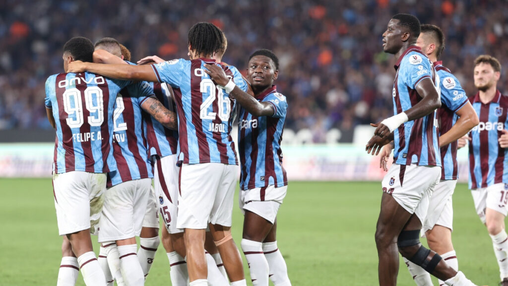 39 yil sonra bir ilk trabzonspor yoluna kayipsiz devam ediyor lVbzrH8y