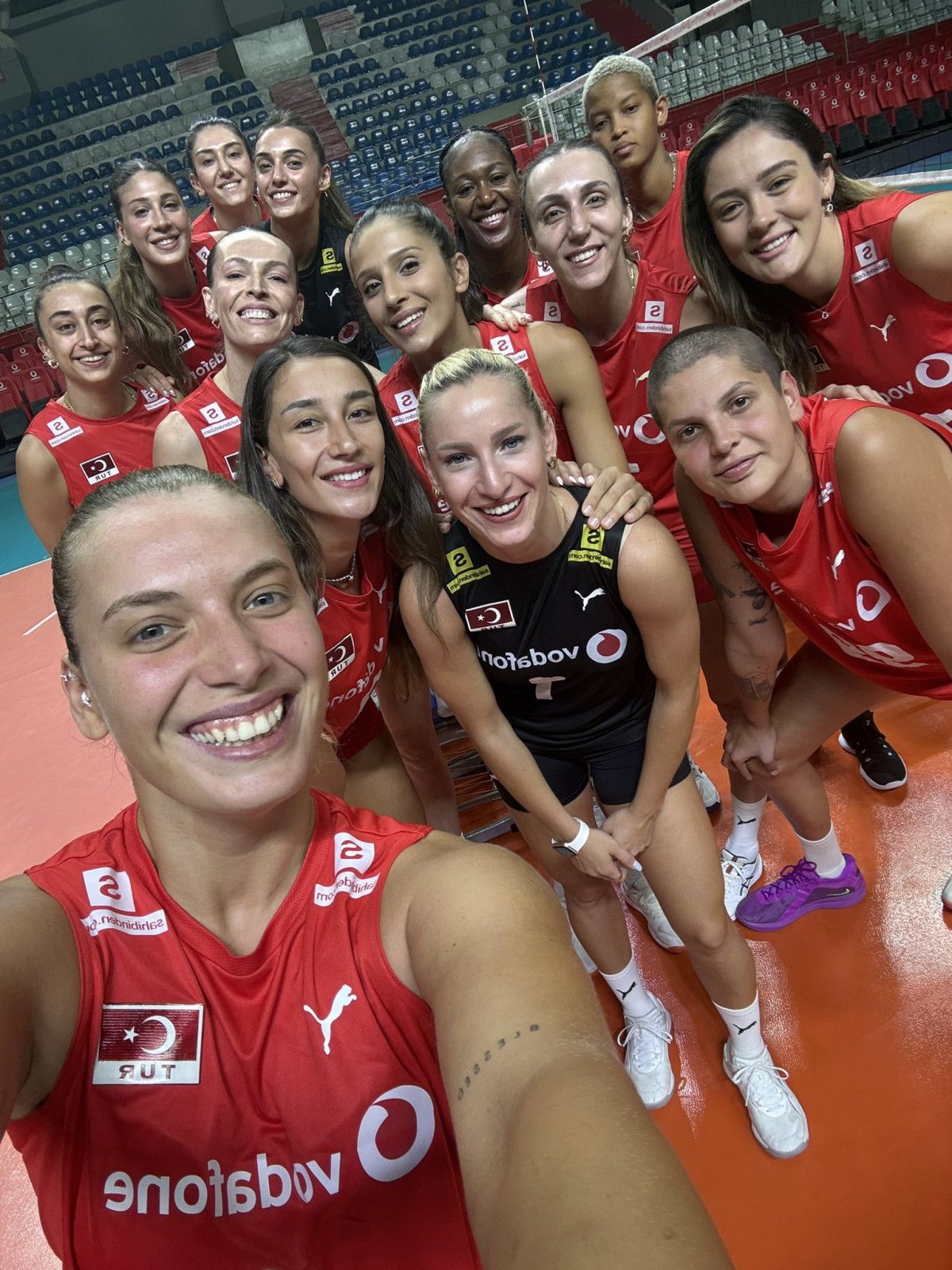 a milli kadin voleybol takiminin dunya sampiyonasi kadrosu duyuruldu 0 N1udmSCu