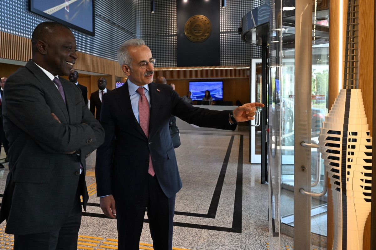 abdulkadir uraloglu fildisi sahili ulastirma bakani kone ile bir araya geldi 1 5A8eWC7e