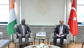 abdulkadir uraloglu fildisi sahili ulastirma bakani kone ile bir araya geldi qhIwuLgV