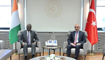 abdulkadir uraloglu fildisi sahili ulastirma bakani kone ile bir araya geldi qhIwuLgV