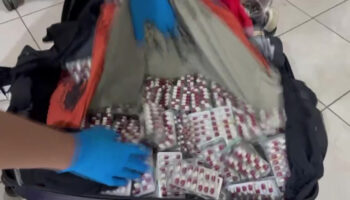 adanada bavulundan 5 bin 642 adet uyusturucu hap cikti yillik icecegim TSlDcWcu