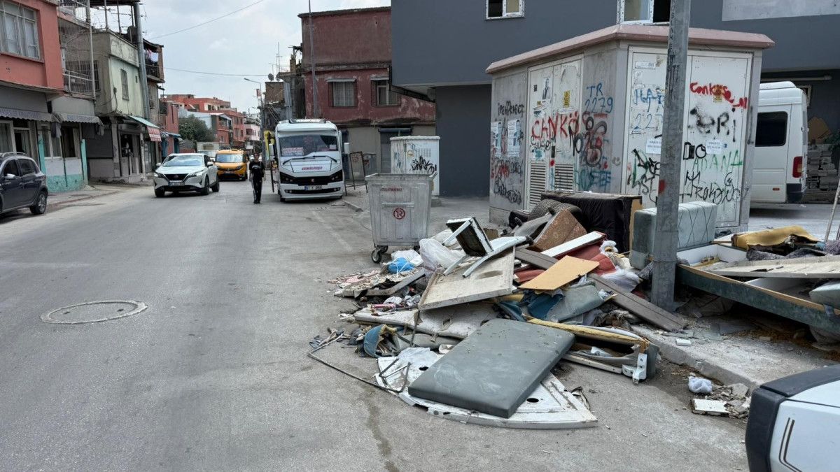 Adana'da çöp ve moloz dağları: Vatandaş isyan etti 4 adanada cop ve moloz daglari vatandas isyan etti 3 biXO4Tmf