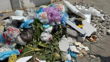 adanada cop ve moloz daglari vatandas isyan etti ka91CRUq