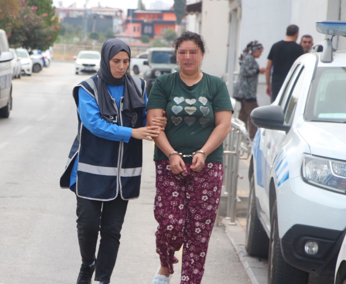 adanada kizini bicakla kovaladi tabletine babasinin resmin koymustu 3 LgMastJZ