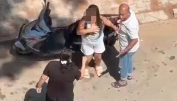 adanada kizini bicakla kovaladi tabletine babasinin resmin koymustu zWUcW1bm