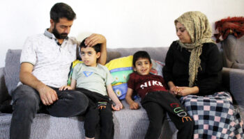 agrida olumcul hastaliga yakalanan 3 kardesin drami 4q8UdNny