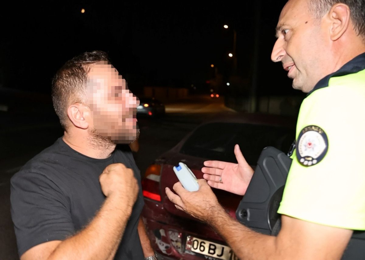 Aksaray'da 0.01 promil ile ceza almaktan kurtuldu: Sevinci kameraya yansıdı 2 aksarayda 001 promil ile ceza almaktan kurtuldu sevinci kameraya yansidi 1 9UKLO1l3