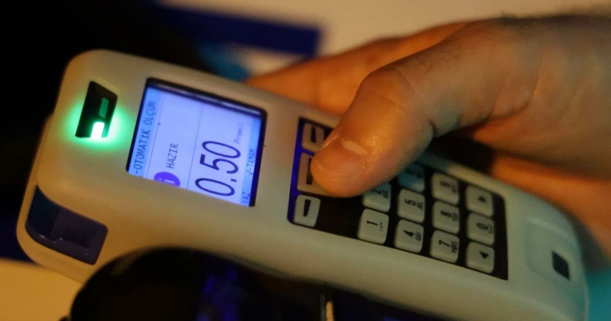 Aksaray'da 0.01 promil ile ceza almaktan kurtuldu: Sevinci kameraya yansıdı 3 aksarayda 001 promil ile ceza almaktan kurtuldu sevinci kameraya yansidi 2 4XZqfFCN