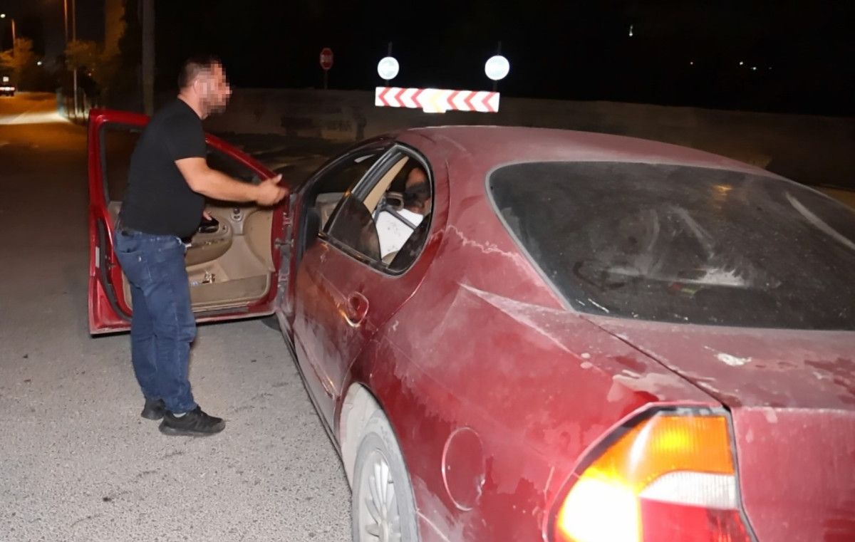 Aksaray'da 0.01 promil ile ceza almaktan kurtuldu: Sevinci kameraya yansıdı 4 aksarayda 001 promil ile ceza almaktan kurtuldu sevinci kameraya yansidi 3 JCV8ajlv