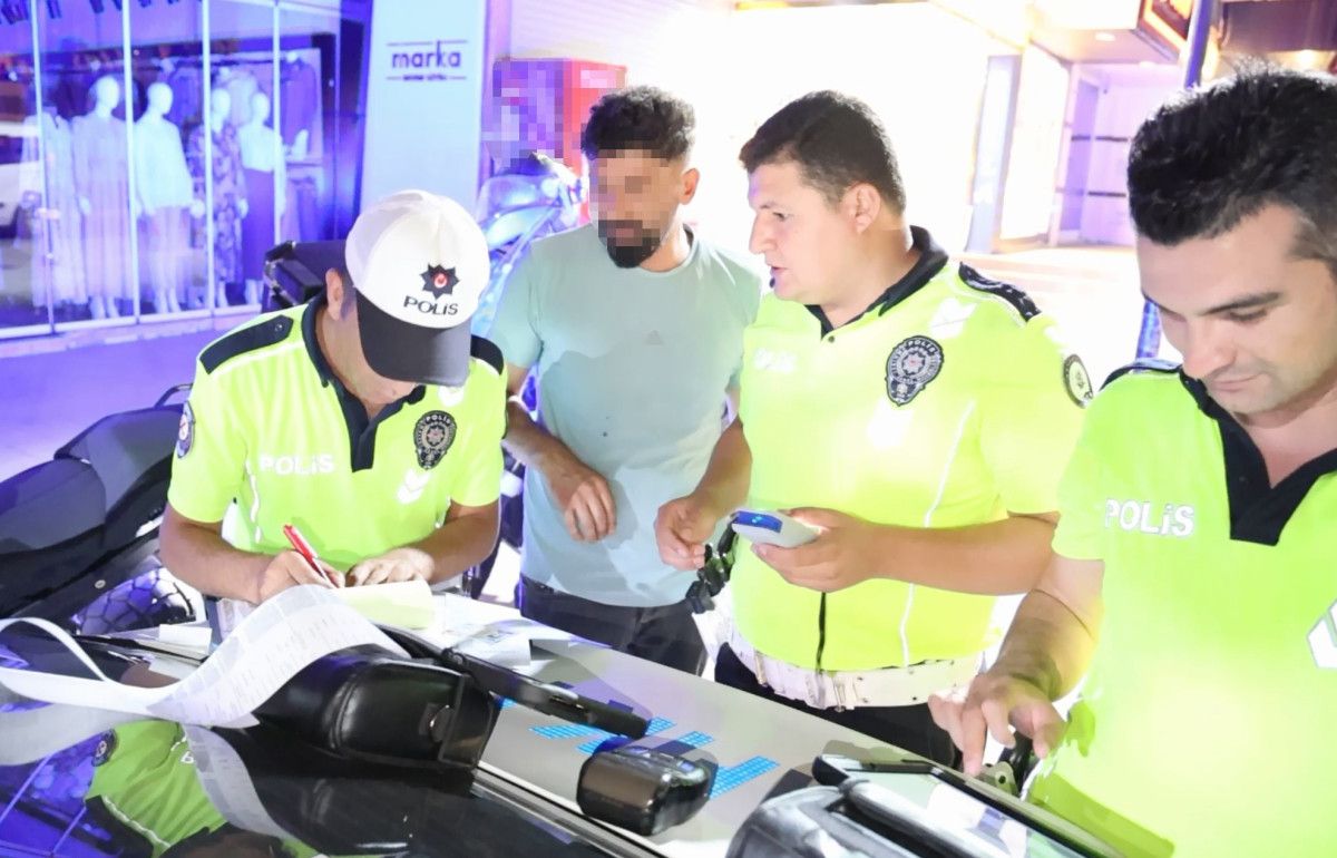 Aksaray'da alkollü yakalanan şahıs: Cips jelibon almaya çıktım 2 aksarayda alkollu yakalanan sahis cips jelibon almaya ciktim 1 22FhSCvG