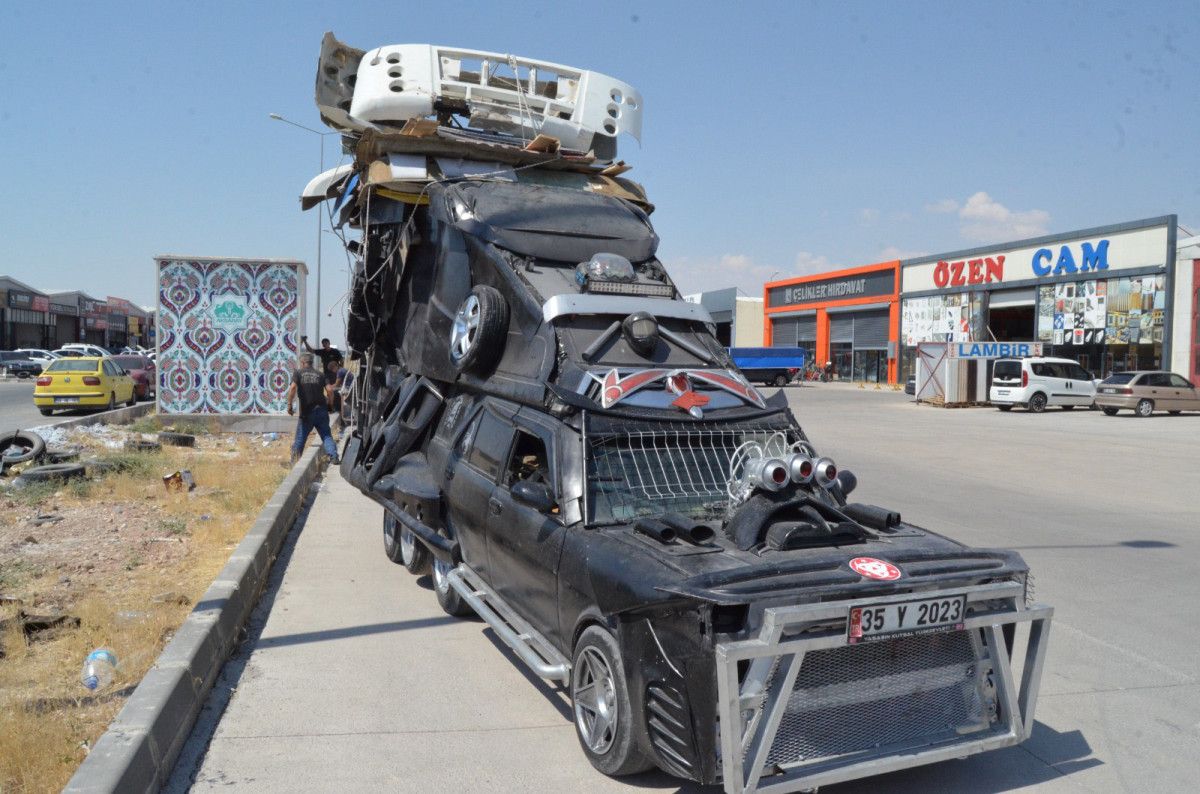 aksarayda bilim kurgu filmlerindeki araclari andiran otomobil trafikten menedildi 0 ZAUmHPOT