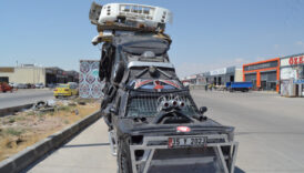 aksarayda bilim kurgu filmlerindeki araclari andiran otomobil trafikten menedildi F2O2PnS7