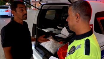 aksarayda direksiyon basinda alkollu yakalanan surucu cezadan kacamadi hBuZTWqM