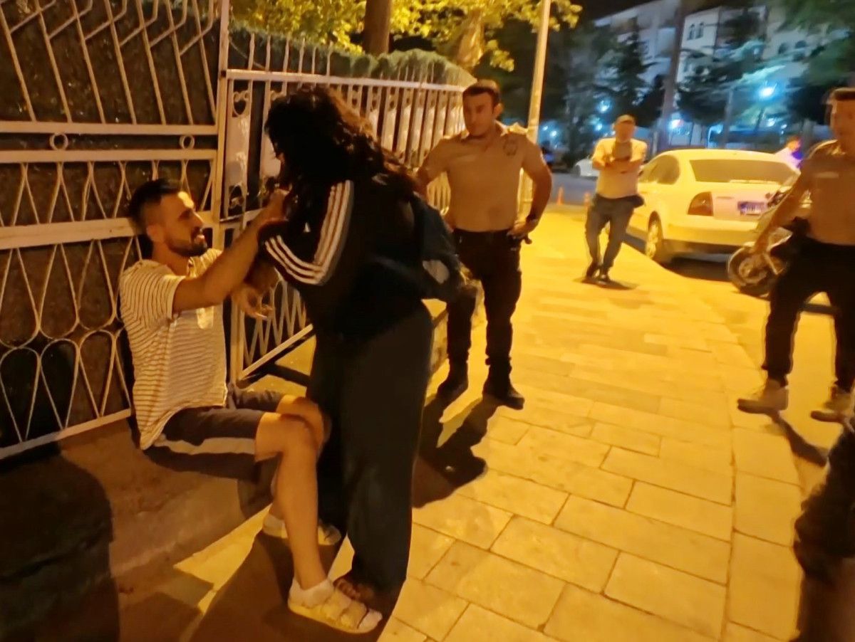 aksarayda garip olay erkek arkadasindan kacti yakalaninca tokatladi 1 JD9zKXIJ