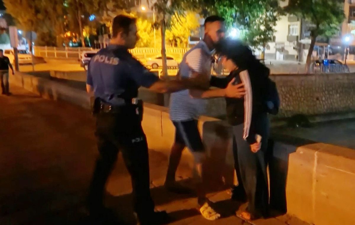 aksarayda garip olay erkek arkadasindan kacti yakalaninca tokatladi 4 XFYhP2VT