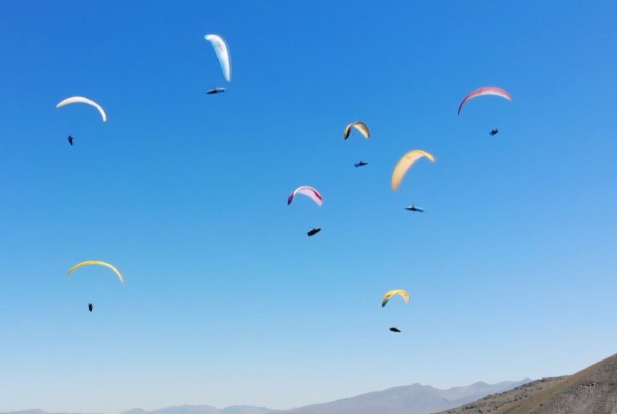 aksarayda havalanan parasut pilotu sert inis yaparak hayatini kaybetti 0 EkarIJ6l