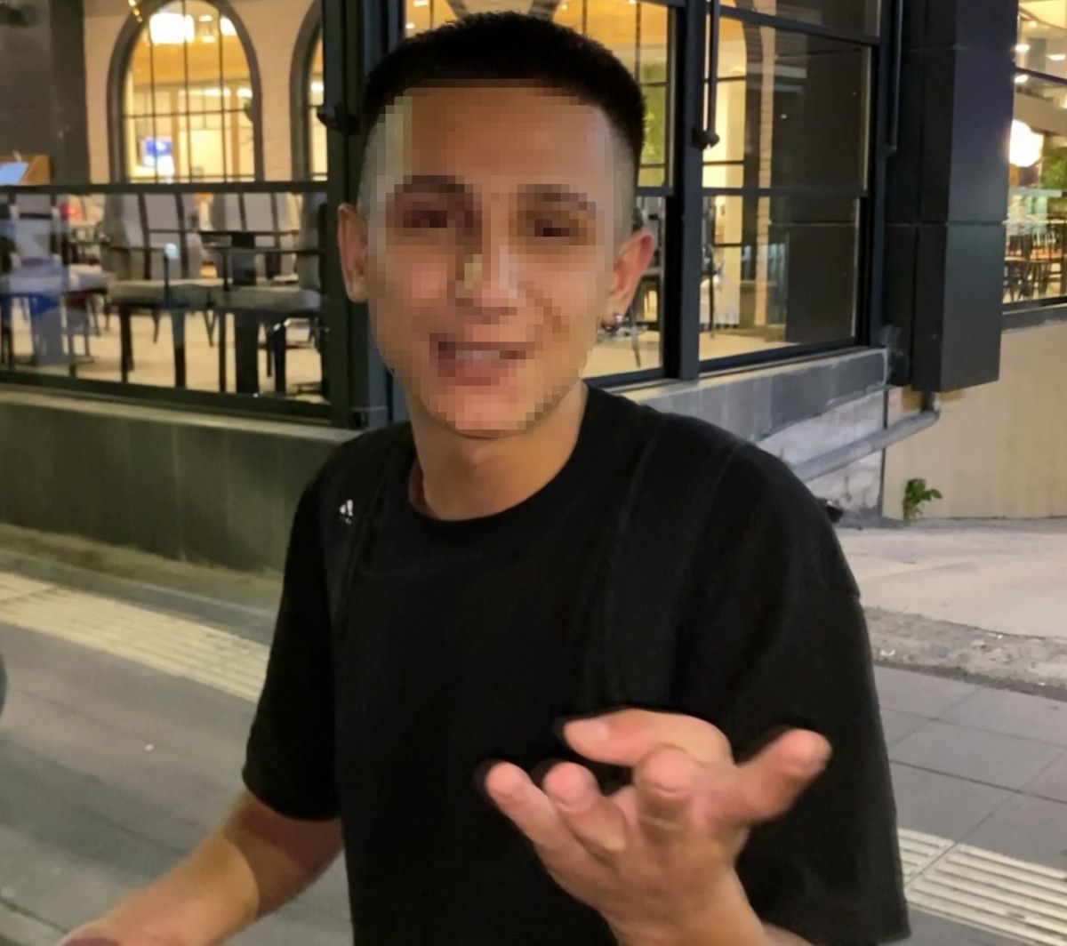 Aksaray'da plakasız motosikletle yakalanan sürücü: Yakından çekme çirkin çıkıyorum 2 aksarayda plakasiz motosikletle yakalanan surucu yakindan cekme cirkin cikiyorum 1 z1V2skWs