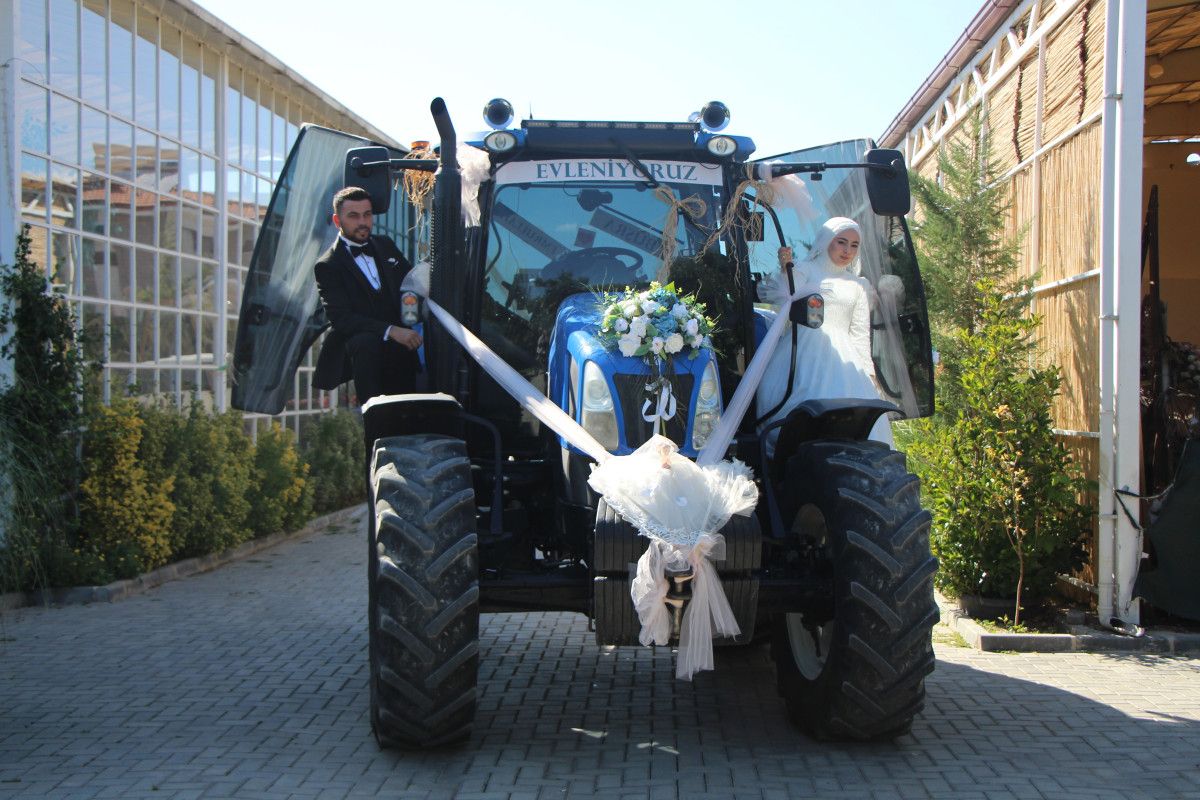 amasyada traktoru dugun arabasi yaptilar gelin direksiyona gecti 1