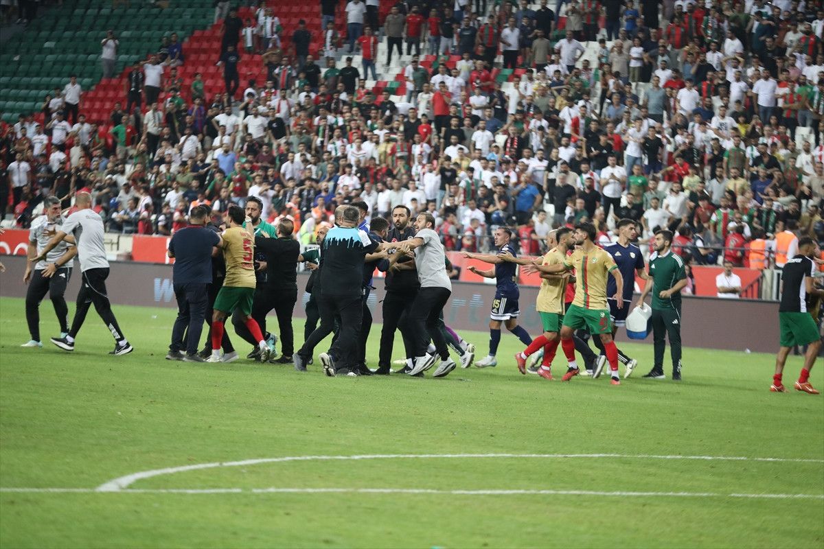 Amedspor-Erzurumspor maçı sonrası kavga çıktı 3 amedspor erzurumspor maci sonrasi kavga cikti 2