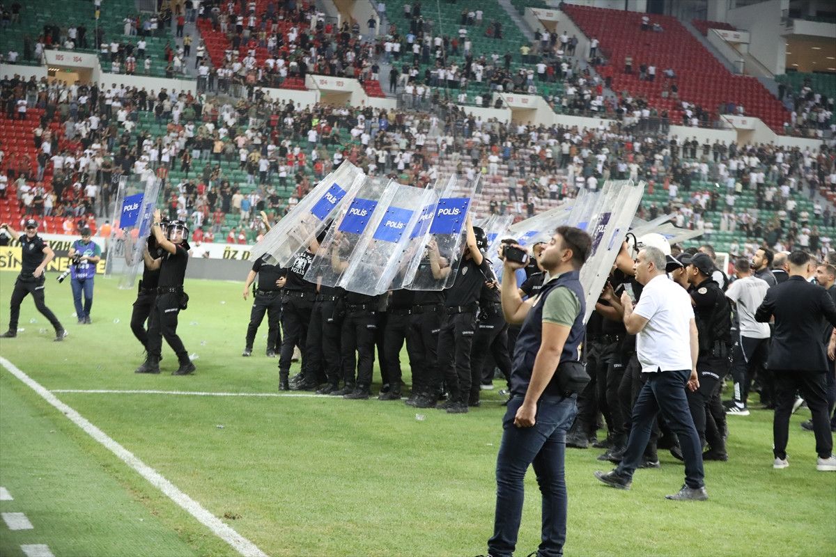 Amedspor-Erzurumspor maçı sonrası kavga çıktı 9 amedspor erzurumspor maci sonrasi kavga cikti 8 F2ff7gZ8