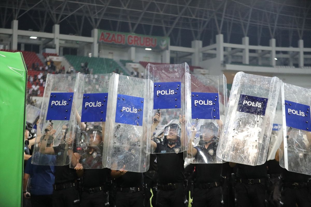 Amedspor-Erzurumspor maçı sonrası kavga çıktı 10 amedspor erzurumspor maci sonrasi kavga cikti 9 rdrhF7Z2