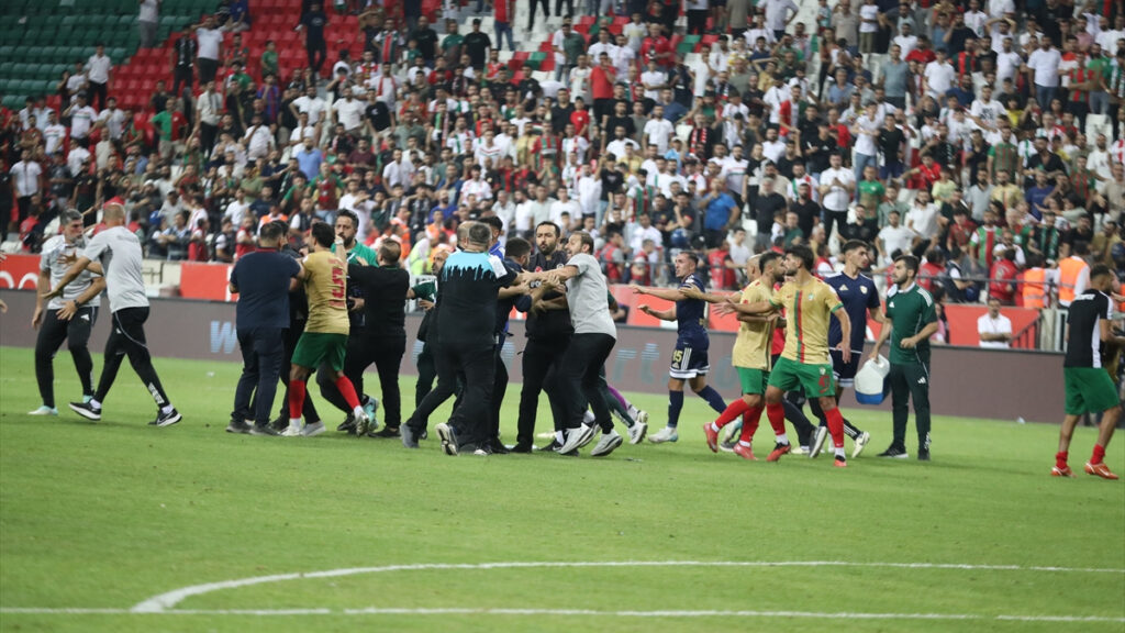 amedspor erzurumspor maci sonrasi kavga cikti csO4Dxtk