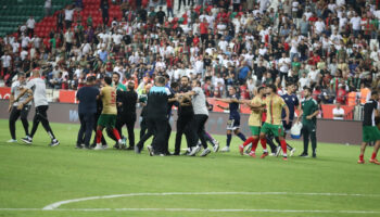 amedspor erzurumspor maci sonrasi kavga cikti csO4Dxtk