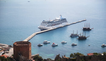 amerikali 602 yolcuyu tasiyan dev kruvaziyer antalyada NUeyRNFR