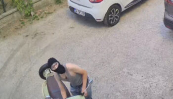 ankarada kar maskeli hirsiz motosikleti caldi 3D9IqBuc