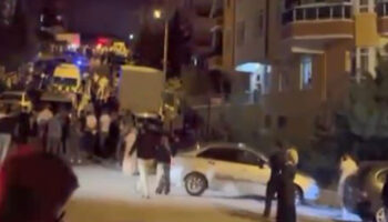 ankarada komsularin cop atma kavgasinda kan akti 3 yarali tS8OwTjb