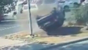 ankarada savrulan otomobilin refuje devrildigi anlar kamerada tmNUrkfy