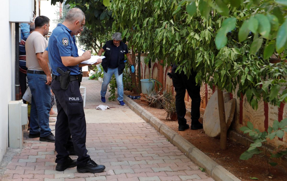 antalyada eski es dehseti bicakli saldiri sonucu 2 yarali 0 476i1Of5