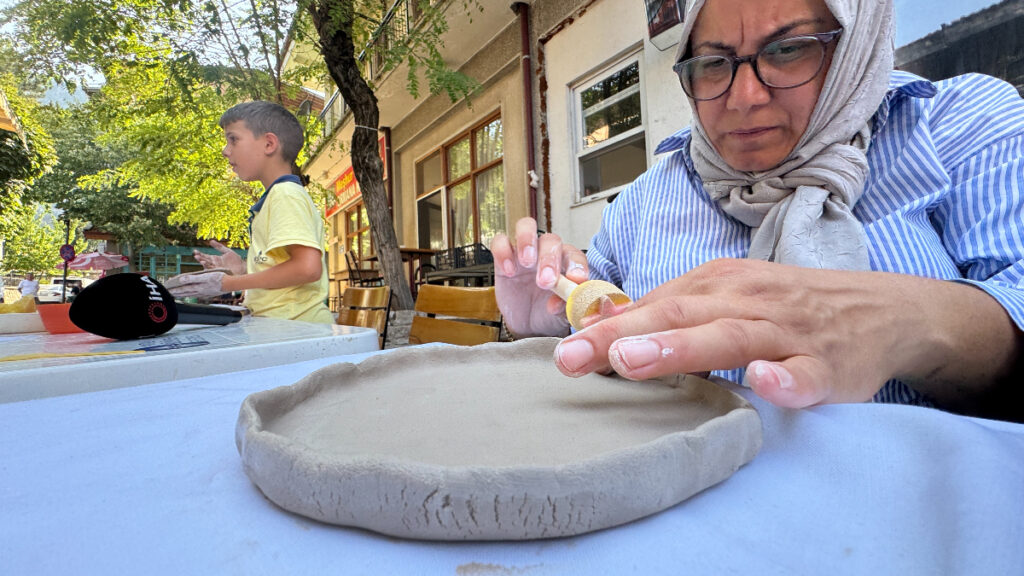 antalyada hayallerini seramik atolyesi ile gerceklestirdi L6Vxjdu7