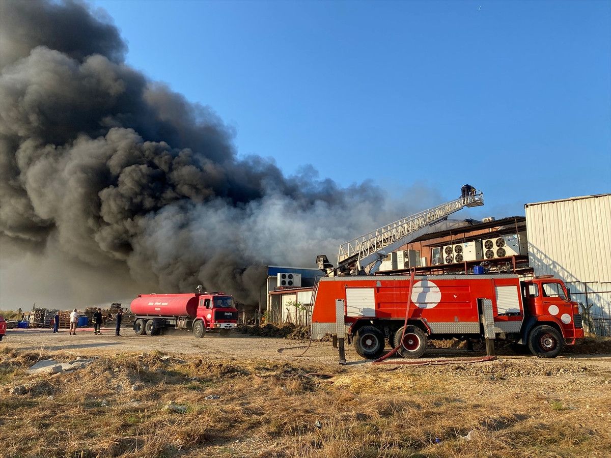 antalyada iki depoda yangin 3 LBkgTBtR