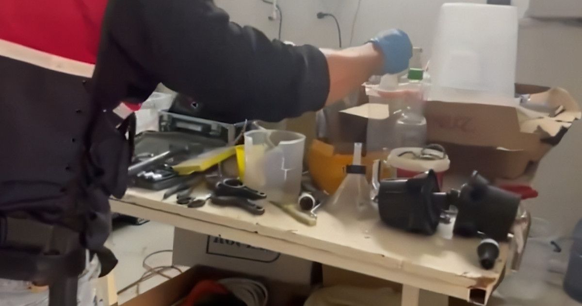 antalyada sahte alkol operasyonu 7 supheli yakalandi 1 7lV9uWBP