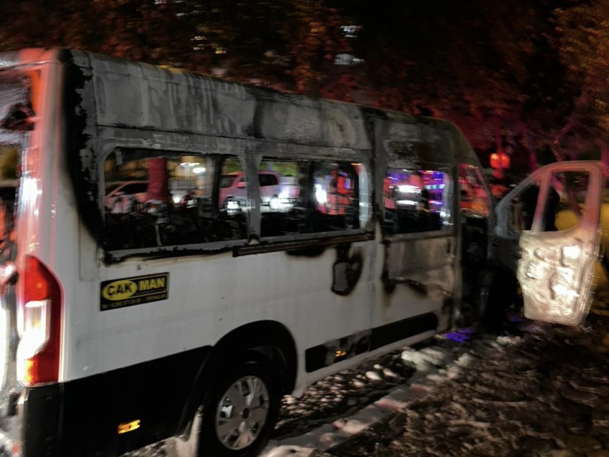 aydinda alevlere teslim olan okul tasiti demir yiginina dondu 1 CLrBCvzG