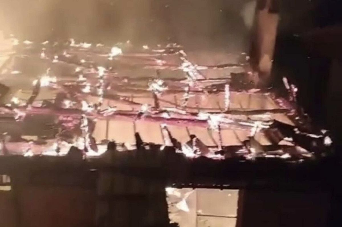 aydinda evde cikan yangin bitisigindeki eve de sicradi 0 yYXBlrJi