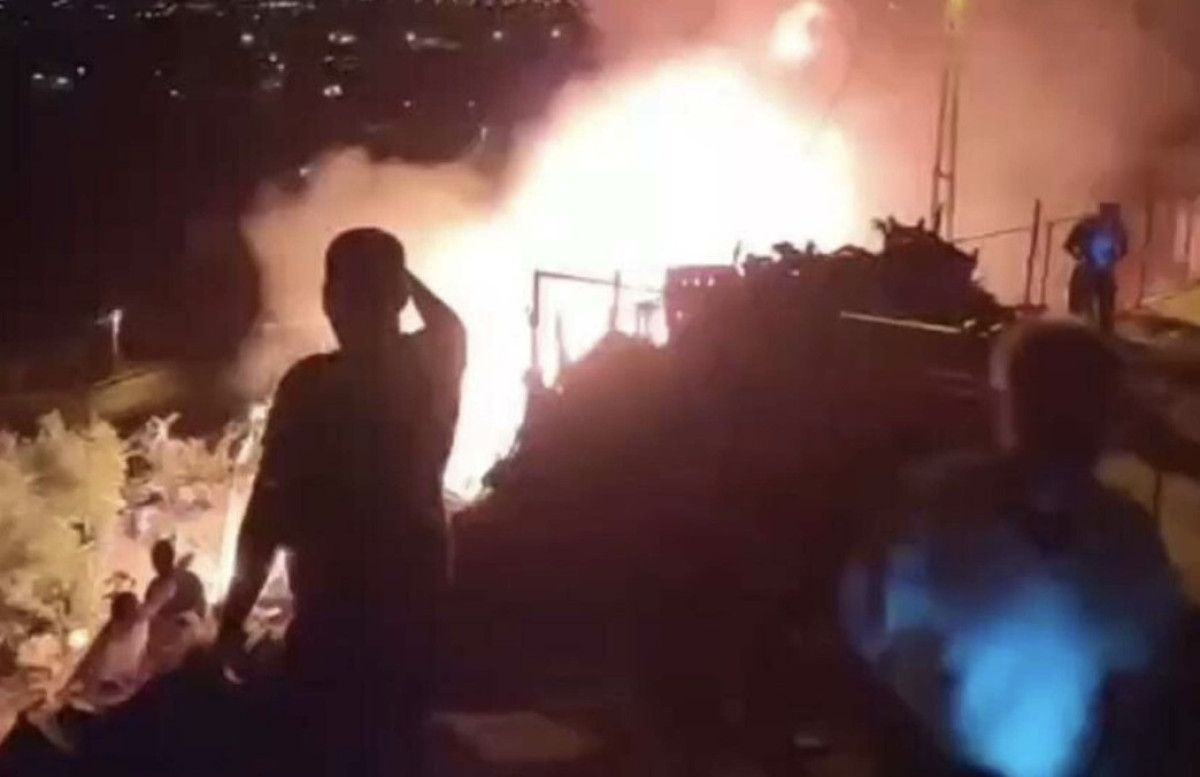 aydinda evde cikan yangin bitisigindeki eve de sicradi 1 YzEmTzkF