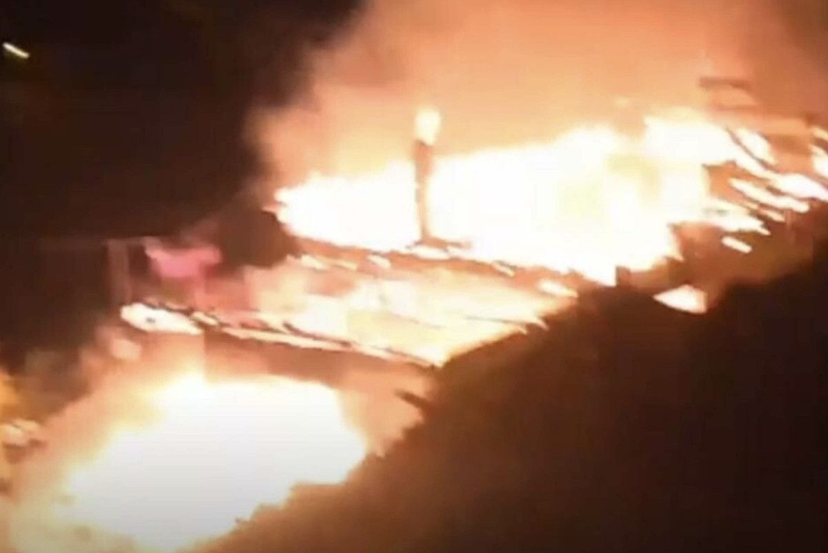 aydinda evde cikan yangin bitisigindeki eve de sicradi 2 X1l2pvzV