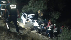 Aydın'da otomobil zeytin bahçesine uçtu: 2 ölü 6 aydinda otomobil zeytin bahcesine uctu 2 olu PcdYQPux