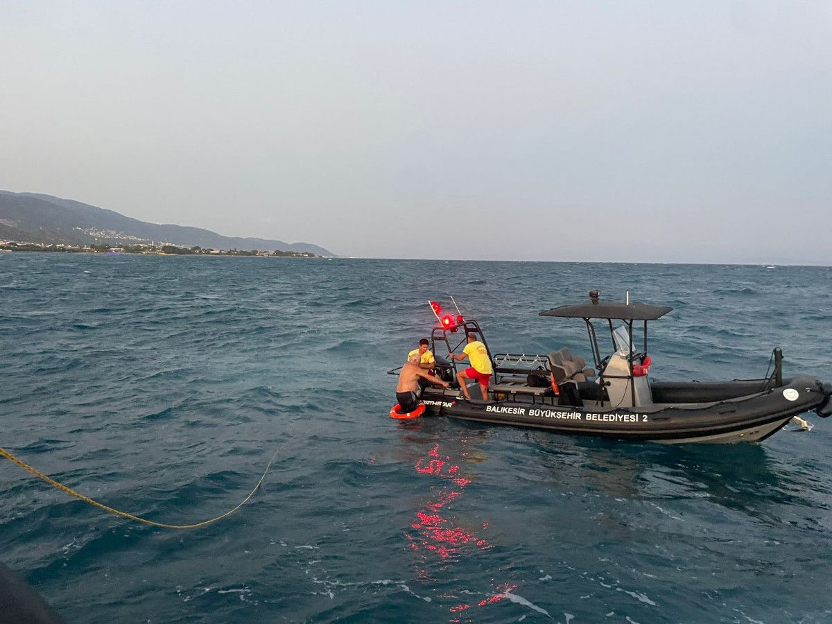balikesirde 75 yasindaki adam girdigi denizde kayboldu 3 kilometre acikta bulundu 0 Enh3hNaS