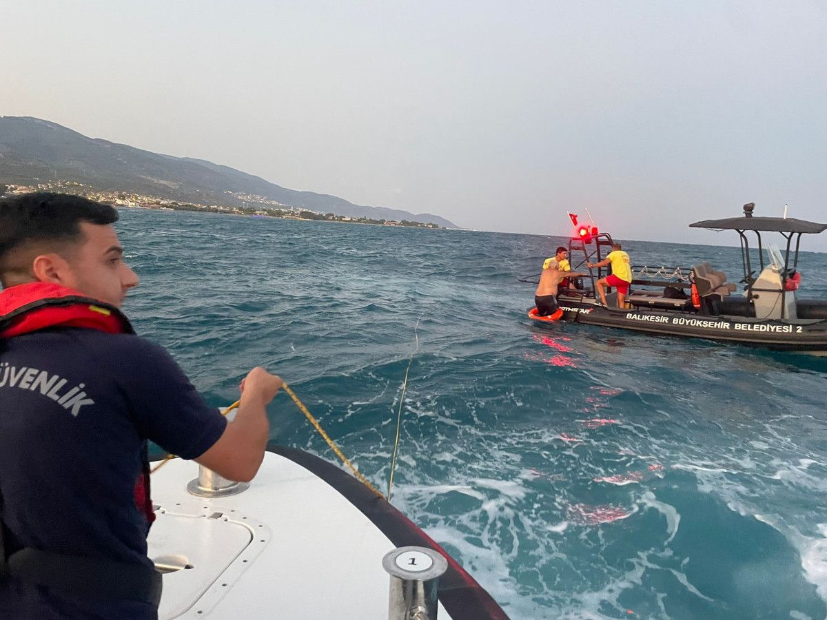 balikesirde 75 yasindaki adam girdigi denizde kayboldu 3 kilometre acikta bulundu 1 eC6CeafL