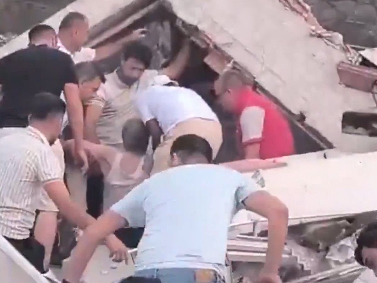 balikesirdeki depremde yikilan binadan 5 kisi kurtarildi 0 wH3inh6J