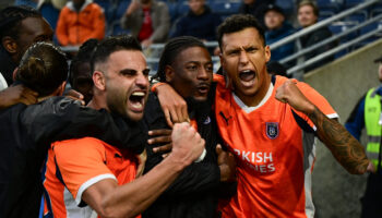 basaksehir uefa konferans liginde play off turu icin sahada PHbh4l2p