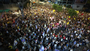 baskent tel avivde binlerce israilli gazzede ateskes talebiyle protesto duzenledi 4qzlp1sY
