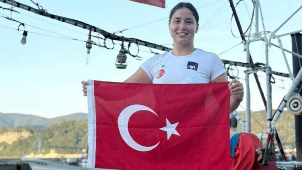 bengisu avci okyanus yedilisi icin kulac atmaya basladi vHD7qZit