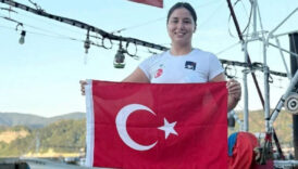 bengisu avci okyanus yedilisi icin kulac atmaya basladi vHD7qZit