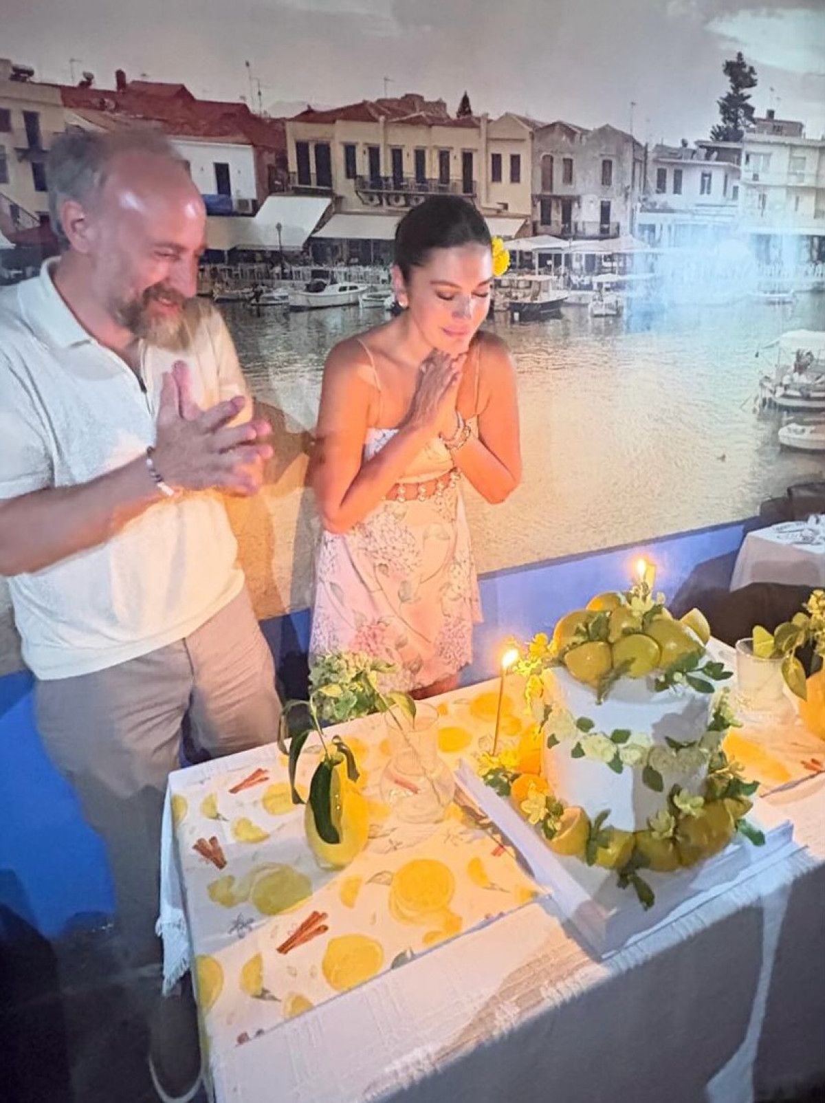 berguzar korel yeni yasini kutladi esi halit ergenc opmeye doyamadi 0