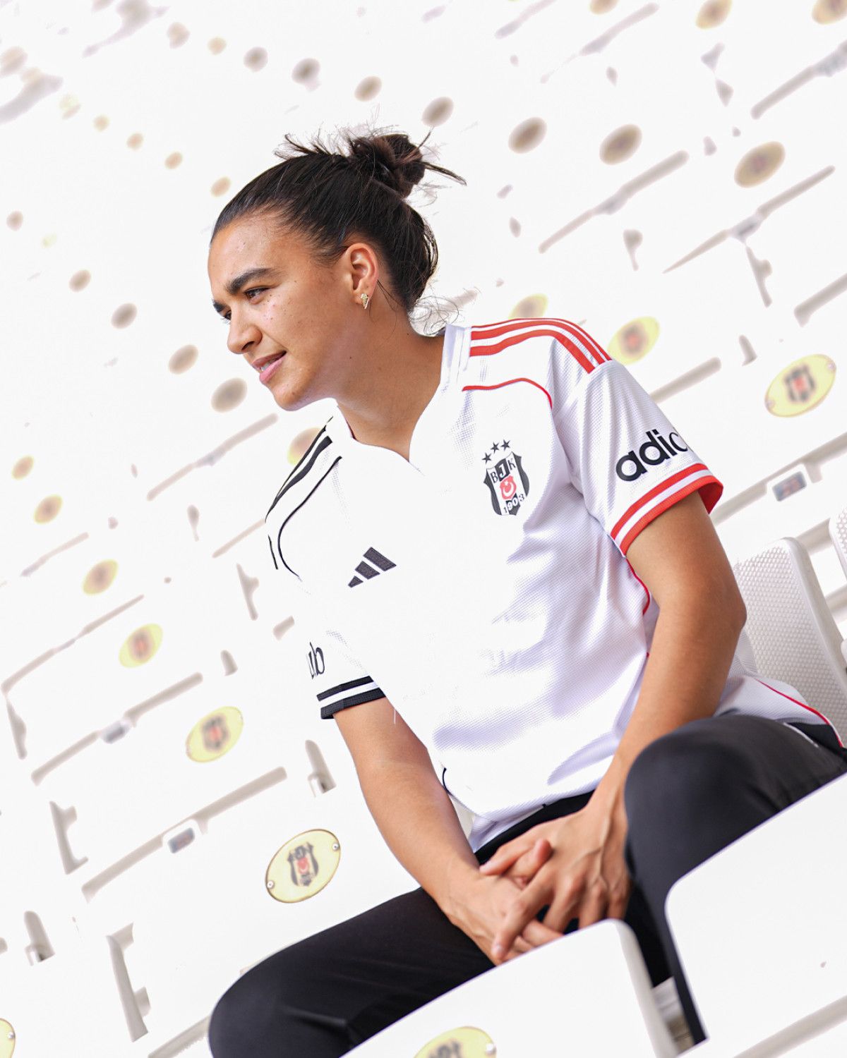 besiktas aicha hamidecheyi kadrosuna katti 3